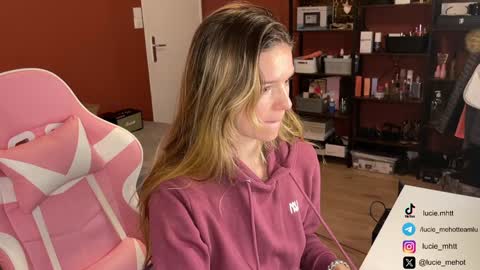 Snapshot of lucie_hot chatting on 12-03-24, 10:50 Lucie hot follow me on online show from 12-03-24, 10:50