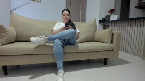 Snapshot of lucie_oude_ chatting on 07-03-26, 11:00 Lucie online show from 07-03-26, 11:00