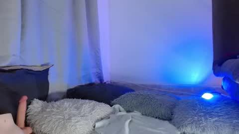 Snapshot of lucie_petite chatting on 01-11-25, 09:46 Lucie - online show from 01-11-25, 09:46