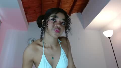 Snapshot of lucie_petite chatting on 01-14-25, 08:15 Lucie - online show from 01-14-25, 08:15