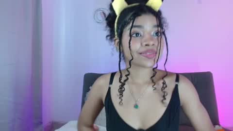 Snapshot of lucie_petite chatting on 01-18-25, 09:34 Lucie - online show from 01-18-25, 09:34