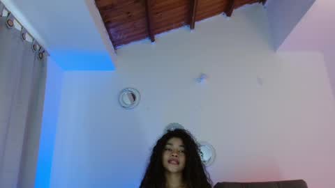 Snapshot of lucie_petite chatting on 01-24-25, 09:58 Lucie - online show from 01-24-25, 09:58