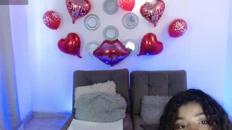 Snapshot of lucie_petite chatting on 02-12-25, 07:02 Lucie - online show from 02-12-25, 07:02