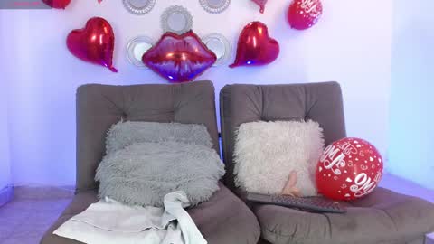 Snapshot of lucie_petite chatting on 02-12-25, 10:15 Lucie - online show from 02-12-25, 10:15