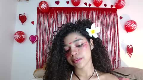 Snapshot of lucie_petite chatting on 02-13-25, 10:00 Lucie - online show from 02-13-25, 10:00