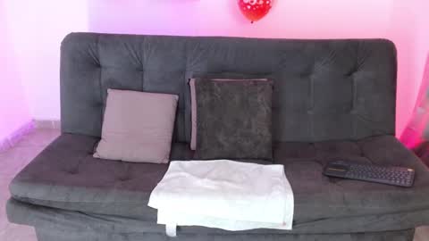 Snapshot of lucie_petite chatting on 02-17-25, 10:03 Lucie - online show from 02-17-25, 10:03