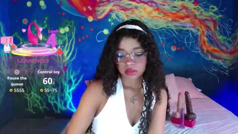 Snapshot of lucie_petite chatting on 09-13-25, 06:51 Lucie - online show from 09-13-25, 06:51