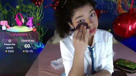 Snapshot of lucie_petite chatting on 09-21-25, 06:42 Lucie - online show from 09-21-25, 06:42