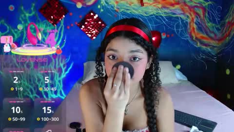 Snapshot of lucie_petite chatting on 10-01-25, 07:09 Lucie - online show from 10-01-25, 07:09