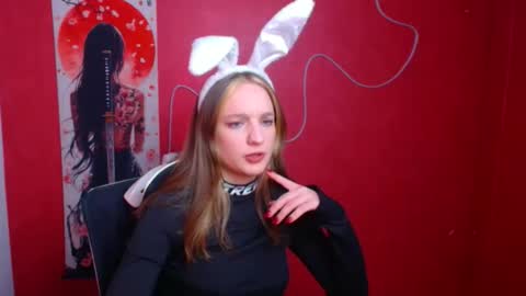 Snapshot of lucieamour_ chatting on 11-17-25, 10:59 Lucie online show from 11-17-25, 10:59