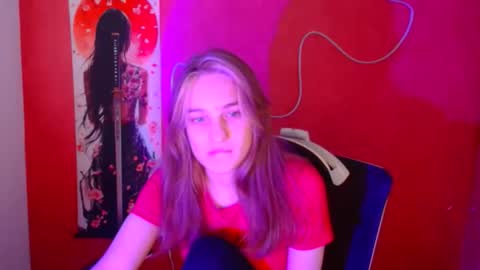 Snapshot of lucieamour_ chatting on 11-22-25, 06:29 Lucie online show from 11-22-25, 06:29