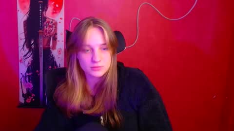 Snapshot of lucieamour_ chatting on 11-24-25, 10:53 Lucie online show from 11-24-25, 10:53
