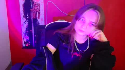 Snapshot of lucieamour_ chatting on 11-25-25, 06:52 Lucie online show from 11-25-25, 06:52