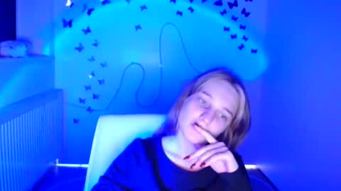 Snapshot of lucieamour_ chatting on 11-28-25, 11:07 Lucie online show from 11-28-25, 11:07