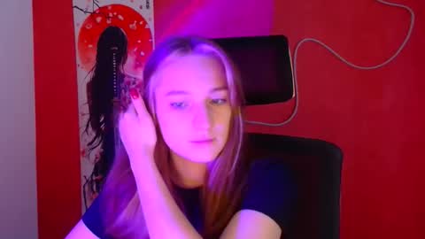 Snapshot of lucieamour_ chatting on 11-29-25, 10:35 Lucie online show from 11-29-25, 10:35