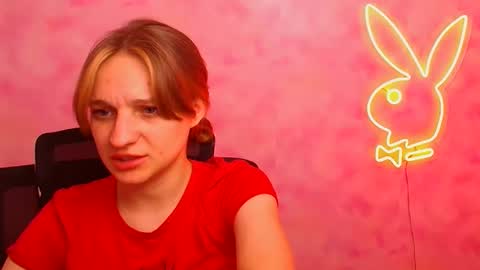 Snapshot of lucieamour_ chatting on 12-13-25, 07:53 Lucie online show from 12-13-25, 07:53