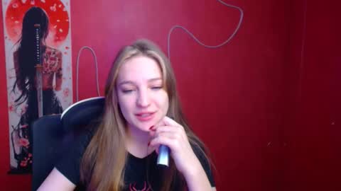 Snapshot of lucieamour_ chatting on 12-17-25, 12:22 Lucie online show from 12-17-25, 12:22