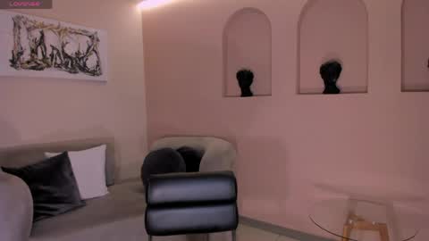 Lucie Martin online show from 04-06-26, 07:26