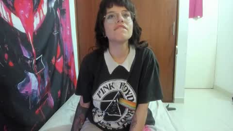 Snapshot of luciferrx666 chatting on 12-17-25, 05:30 camila online show from 12-17-25, 05:30