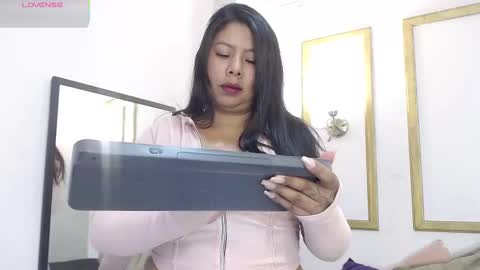 Luci online show from 10-06-25, 07:33