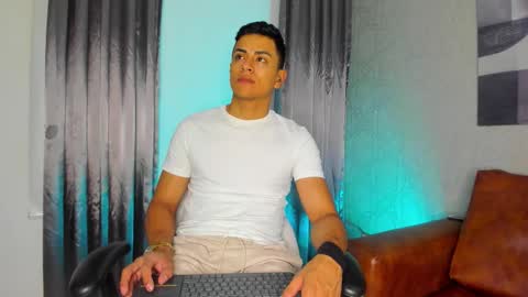 Snapshot of lucii_fer_ chatting on 09-16-25, 11:33 Leo online show from 09-16-25, 11:33