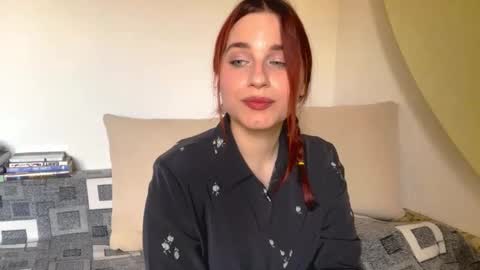 Snapshot of lucinadapinto chatting on 10-28-25, 11:25 Emily online show from 10-28-25, 11:25