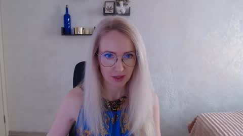 Snapshot of luckcristal chatting on 03-05-26, 10:44 Arina online show from 03-05-26, 10:44