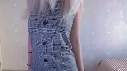 Snapshot of luckcristal chatting on 03-11-26, 12:22 Arina online show from 03-11-26, 12:22