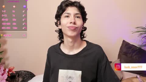 Snapshot of lucke_noor chatting on 01-03-25, 06:57 Noor online show from 01-03-25, 06:57