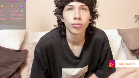 Snapshot of lucke_noor chatting on 01-18-25, 04:21 Noor online show from 01-18-25, 04:21