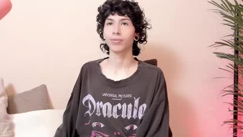 Snapshot of lucke_noor chatting on 02-19-25, 01:40 Noor online show from 02-19-25, 01:40