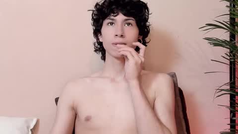 Snapshot of lucke_noor chatting on 02-24-25, 04:58 Noor online show from 02-24-25, 04:58