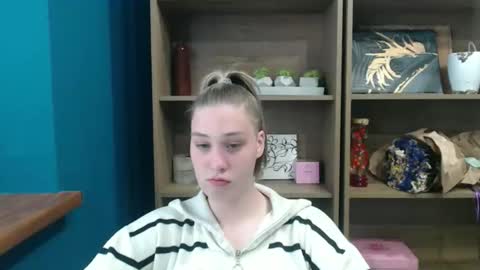 Snapshot of lucky_barbie chatting on 05-11-26, 04:04 Grace online show from 05-11-26, 04:04