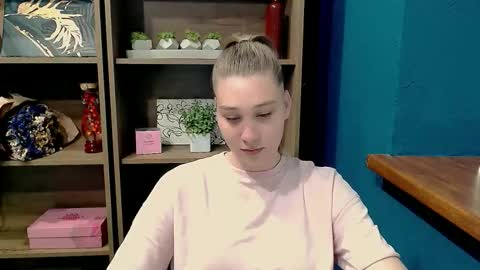 Snapshot of lucky_barbie chatting on 05-19-26, 02:45 Grace online show from 05-19-26, 02:45