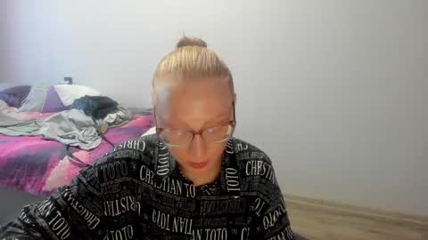 lucky_licky20 online show from 12-11-24, 03:56