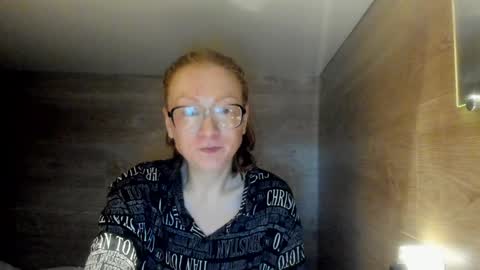 lucky_licky20 online show from 01-10-25, 04:01