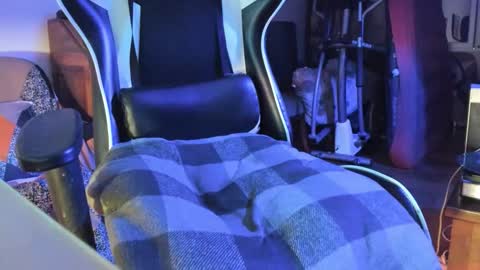 Snapshot of luckydrakex chatting on 12-20-25, 06:26 Lucky online show from 12-20-25, 06:26