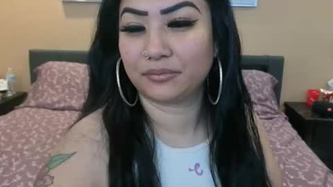 Snapshot of luckylee1992 chatting on 01-16-26, 04:05 luckylee1992 online show from 01-16-26, 04:05