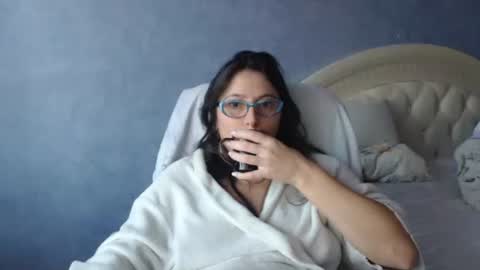 luckylinda23 online show from 11-26-25, 10:49