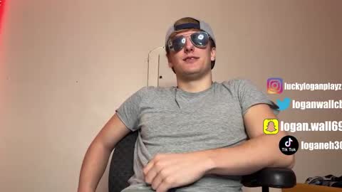 Snapshot of luckyloganx chatting on 01-25-25, 04:03 Logan Wall online show from 01-25-25, 04:03