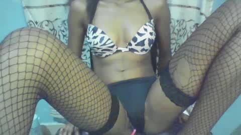 Snapshot of luckymadequeen chatting on 01-07-25, 04:39 Gloria online show from 01-07-25, 04:39