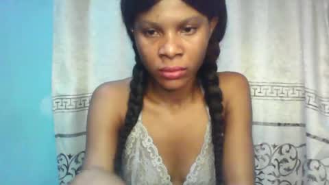 Snapshot of luckymadequeen chatting on 01-10-25, 02:25 Gloria online show from 01-10-25, 02:25