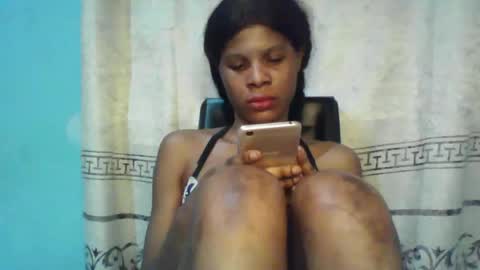 Snapshot of luckymadequeen chatting on 02-05-25, 04:06 Gloria online show from 02-05-25, 04:06