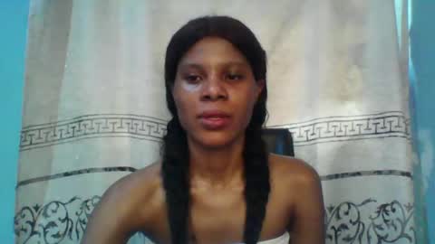 Snapshot of luckymadequeen chatting on 02-13-25, 12:21 Gloria online show from 02-13-25, 12:21
