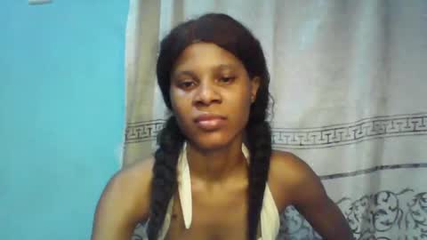 Snapshot of luckymadequeen chatting on 02-14-25, 11:09 Gloria online show from 02-14-25, 11:09