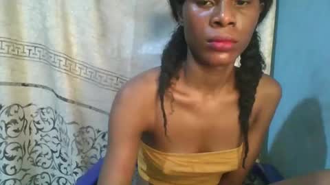 Snapshot of luckymadequeen chatting on 12-22-25, 04:53 Gloria online show from 12-22-25, 04:53