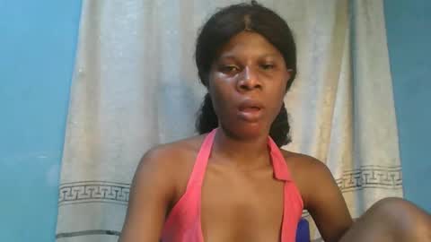 Snapshot of luckymadequeen chatting on 01-18-26, 01:53 Gloria online show from 01-18-26, 01:53