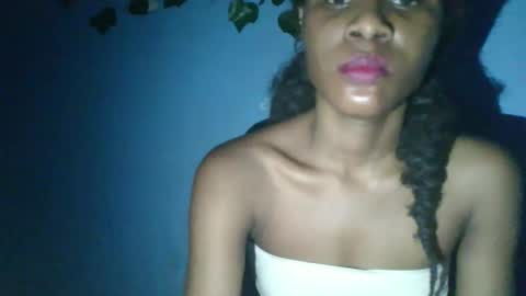 Snapshot of luckymadequeen chatting on 02-27-26, 12:32 Gloria online show from 02-27-26, 12:32