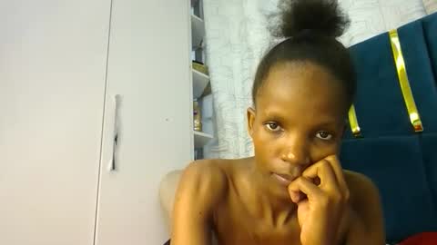 Snapshot of luckyy003 chatting on 12-18-25, 11:49 brielle online show from 12-18-25, 11:49