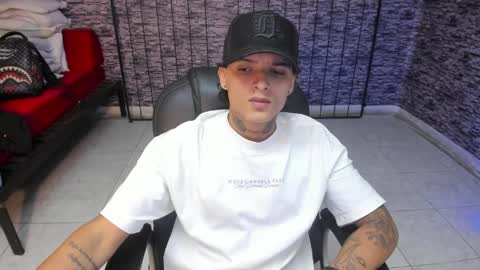 Snapshot of luckyy_boy_ chatting on 04-12-26, 01:32 Lucky online show from 04-12-26, 01:32